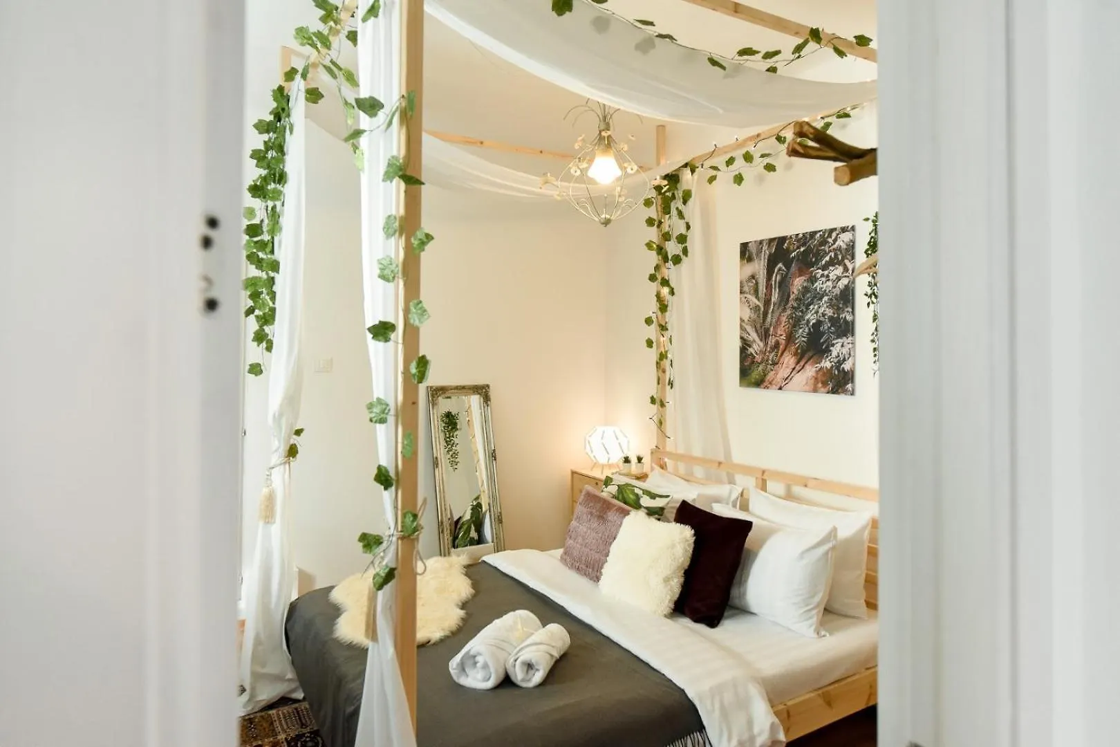 Apartment Historic Charm Meets Modern Luxury - Stylish Stays In The City Center Bucharest Romania
