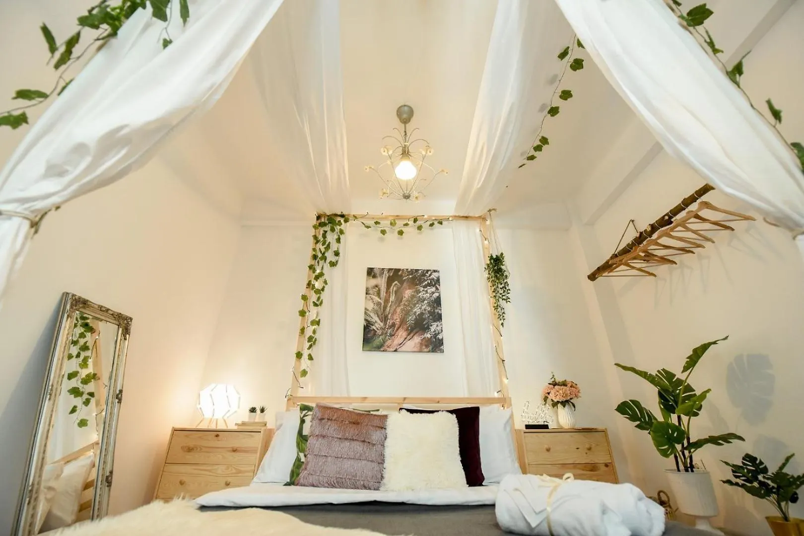 Historic Charm Meets Modern Luxury - Stylish Stays In The City Center Bucharest