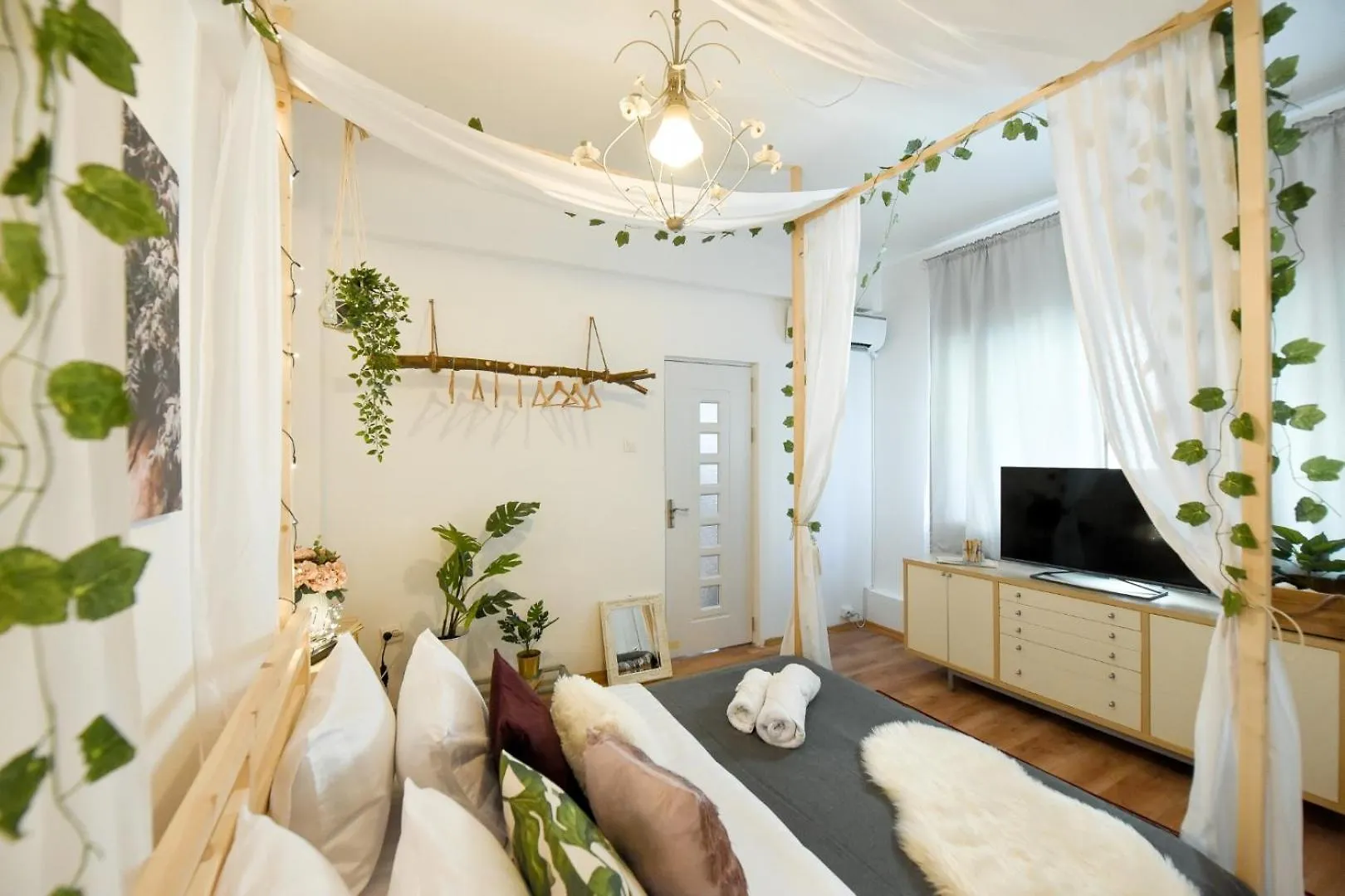 Apartment Historic Charm Meets Modern Luxury - Stylish Stays In The City Center Bucharest