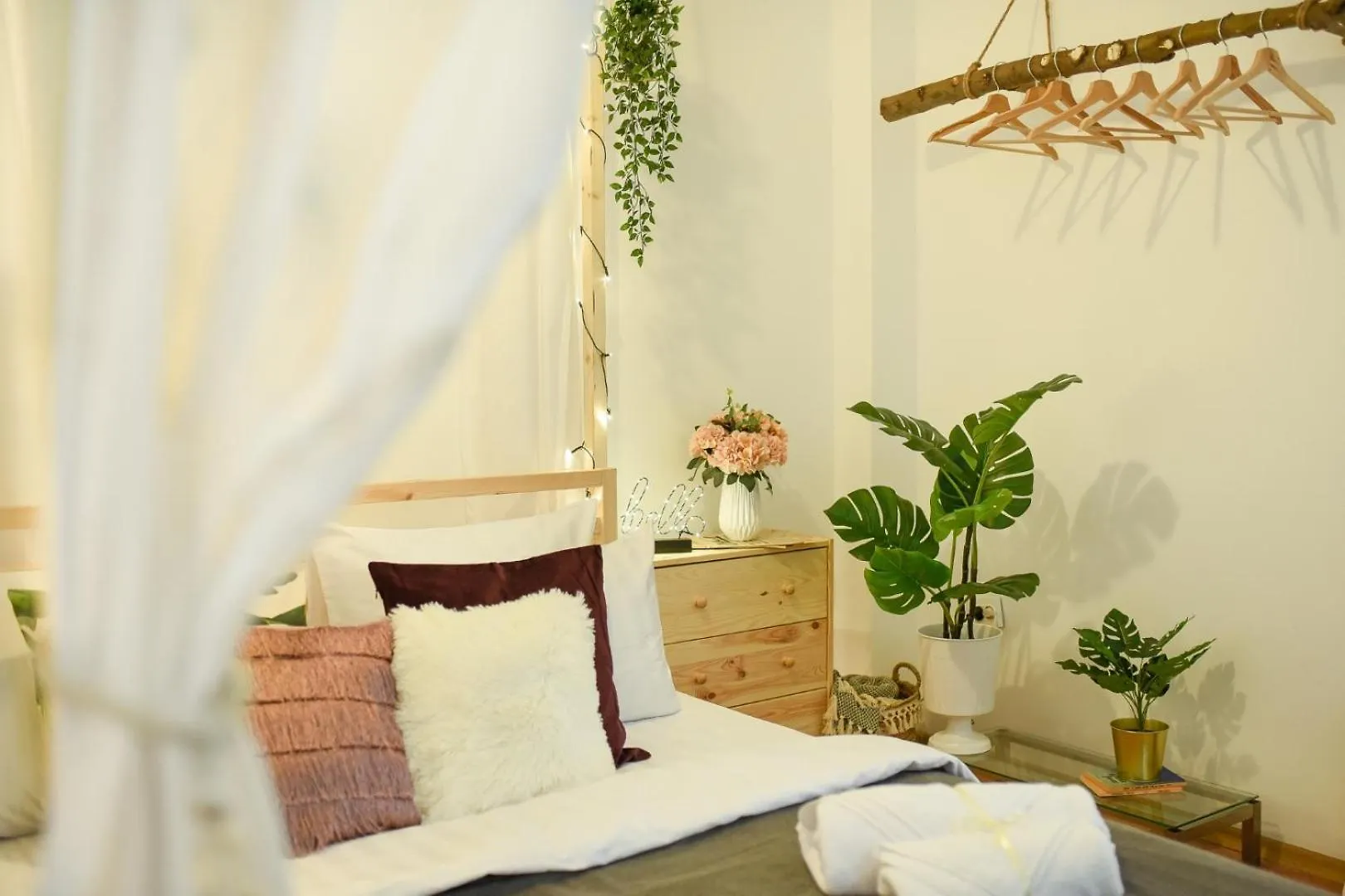 Historic Charm Meets Modern Luxury - Stylish Stays In The City Center Bucharest Romania