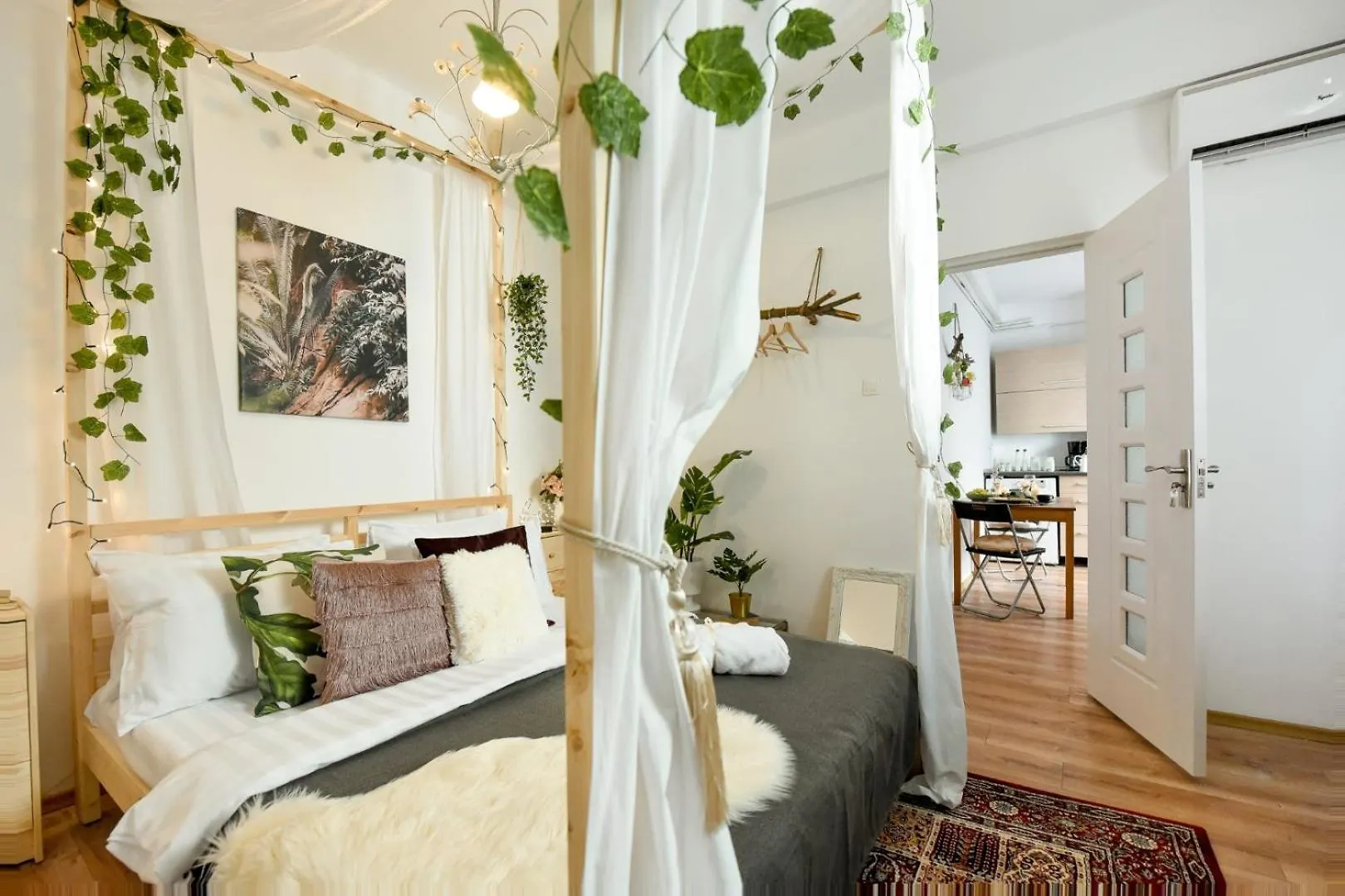 Historic Charm Meets Modern Luxury - Stylish Stays In The City Center Bucharest Romania