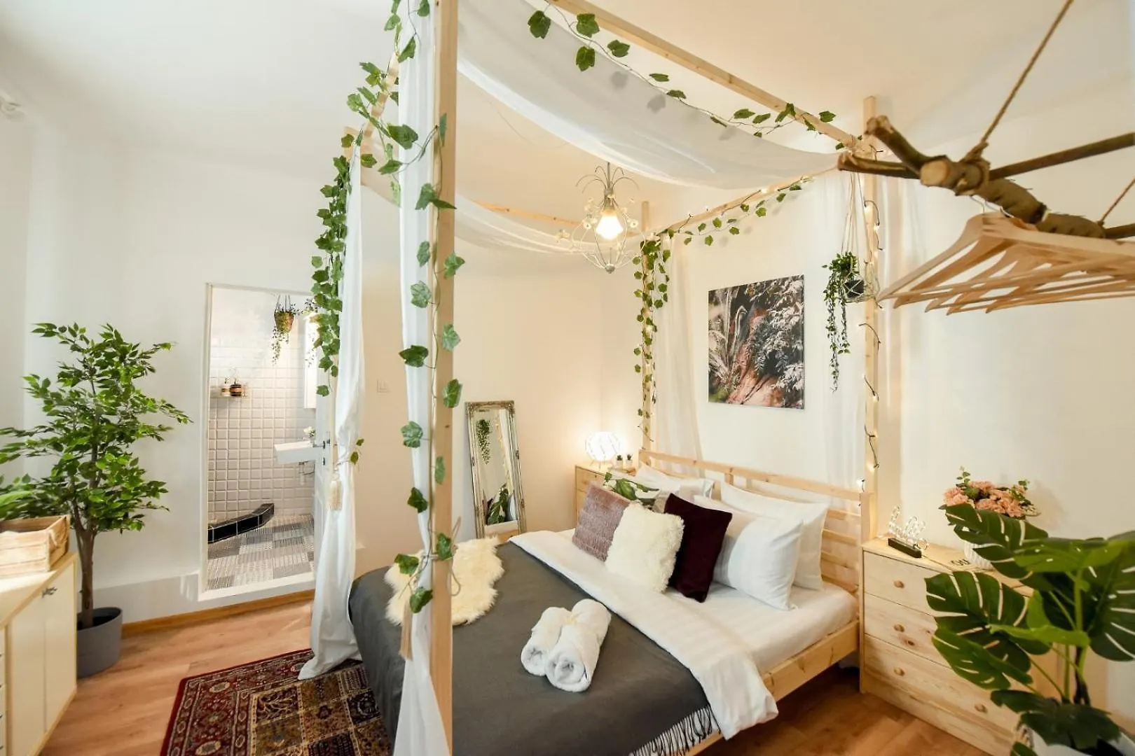 Apartment Historic Charm Meets Modern Luxury - Stylish Stays In The City Center Bucharest